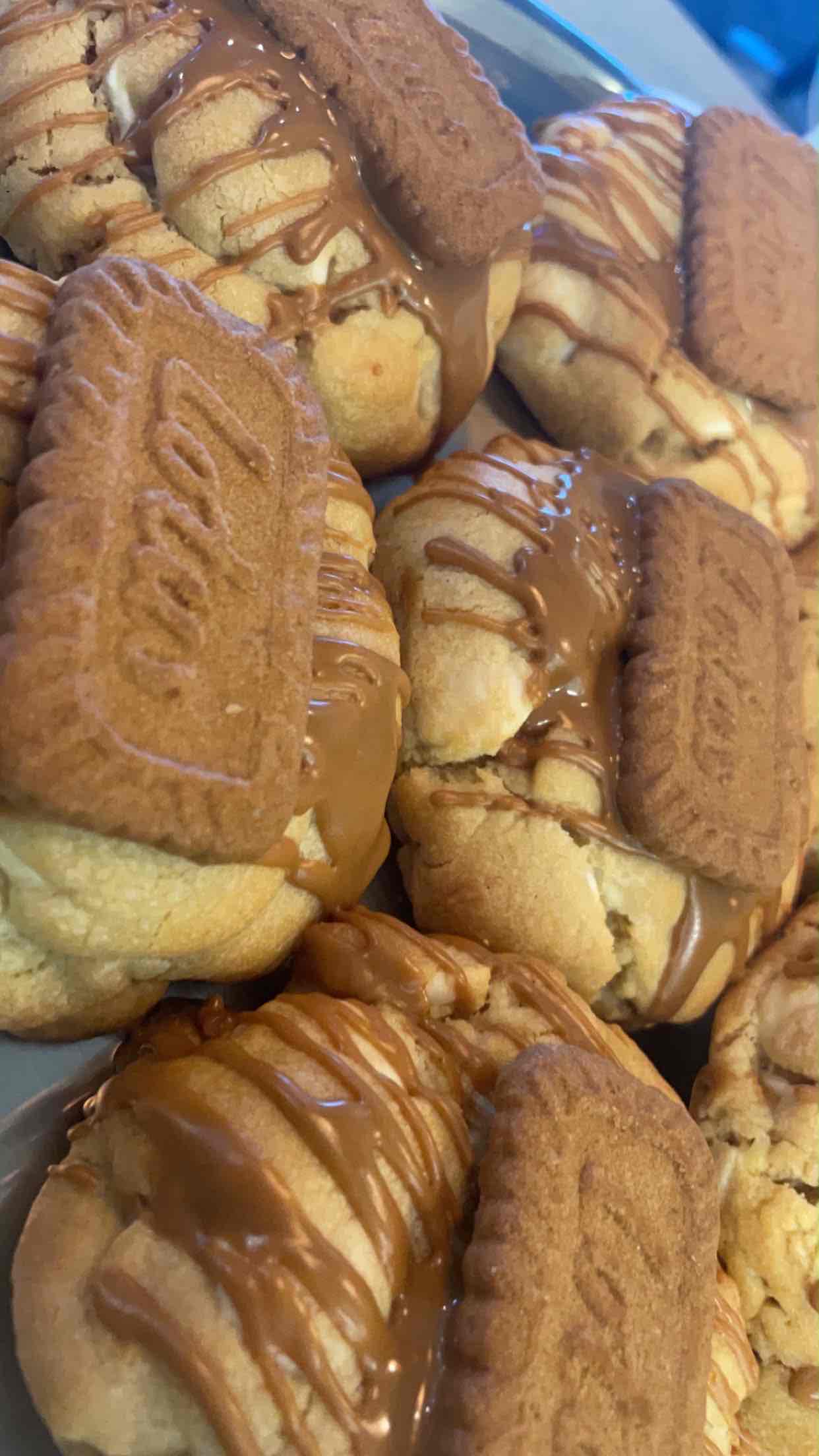 Golden cookie swirls